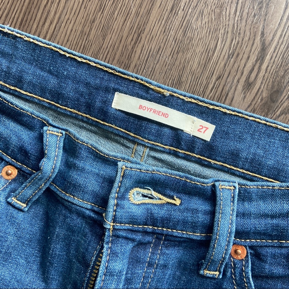 Levi’s boyfriend jean sz 27.